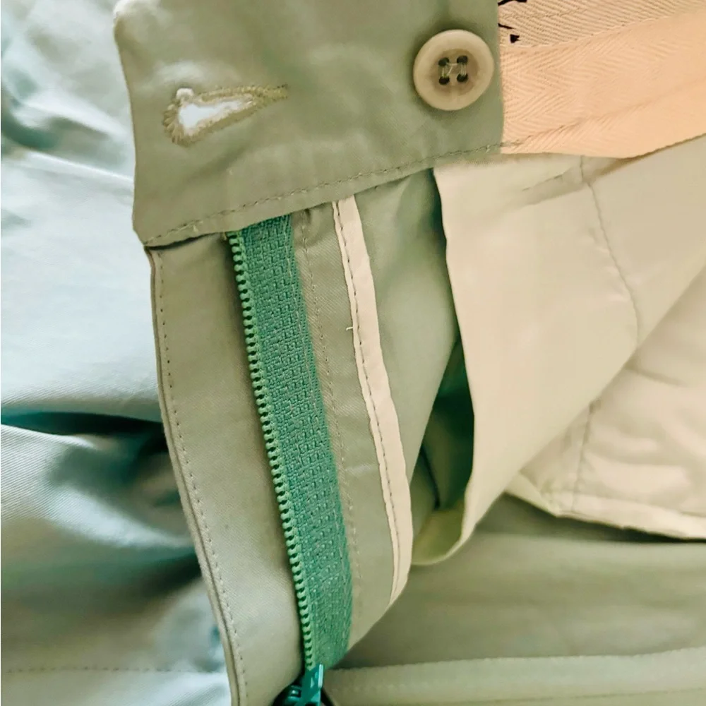 NWOT Giorgio Armani Golf Size EU 46 / Women’s XS Safe Green Trouser Front Shorts - Picture 9 of 12